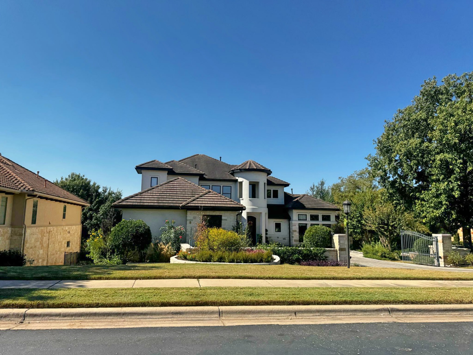 privately gated home flintrock at hurst creek