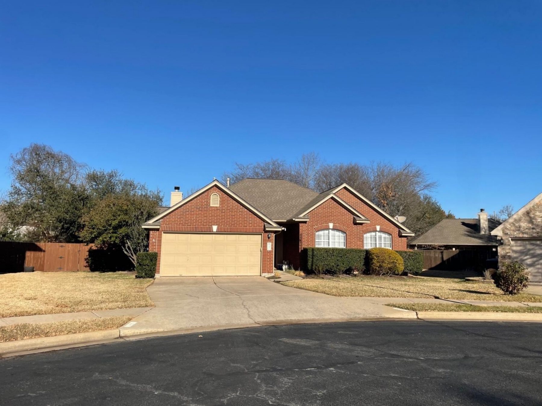 Lakeline Oaks home on cul de sac in 78613