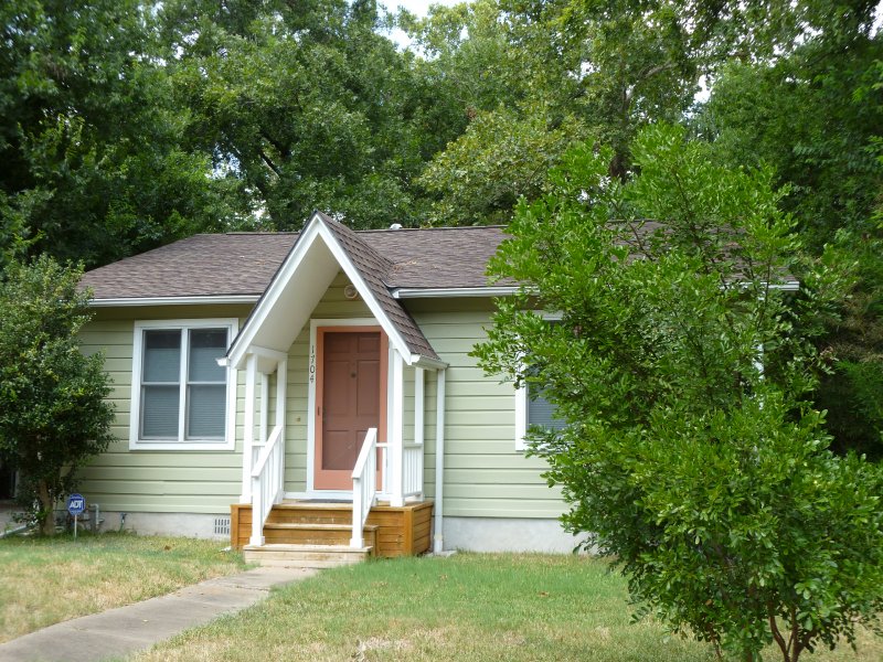 Crestview Austin neighborhood