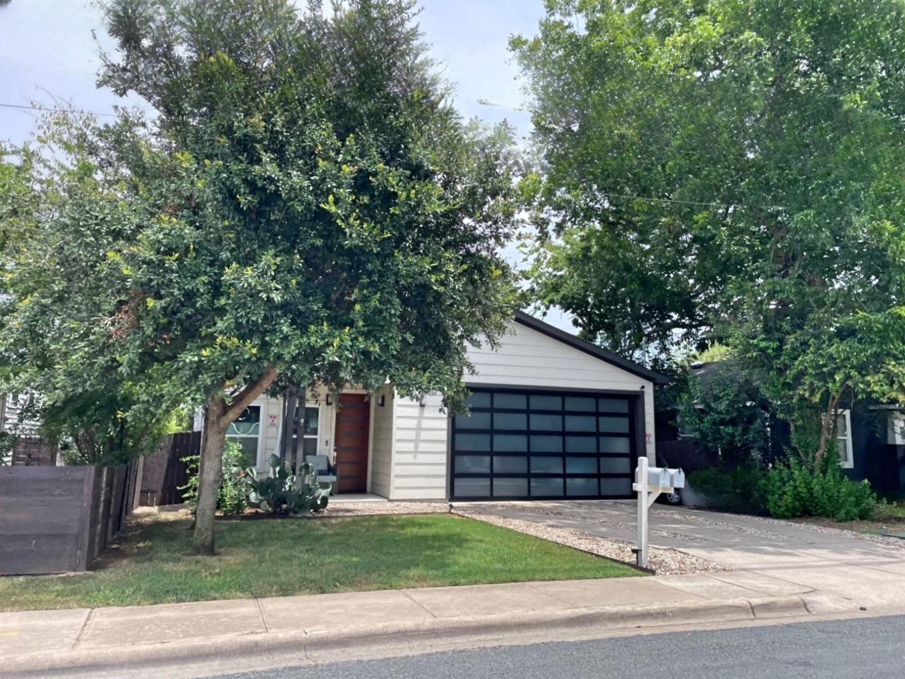 newer construction in chestnut Austin 78702