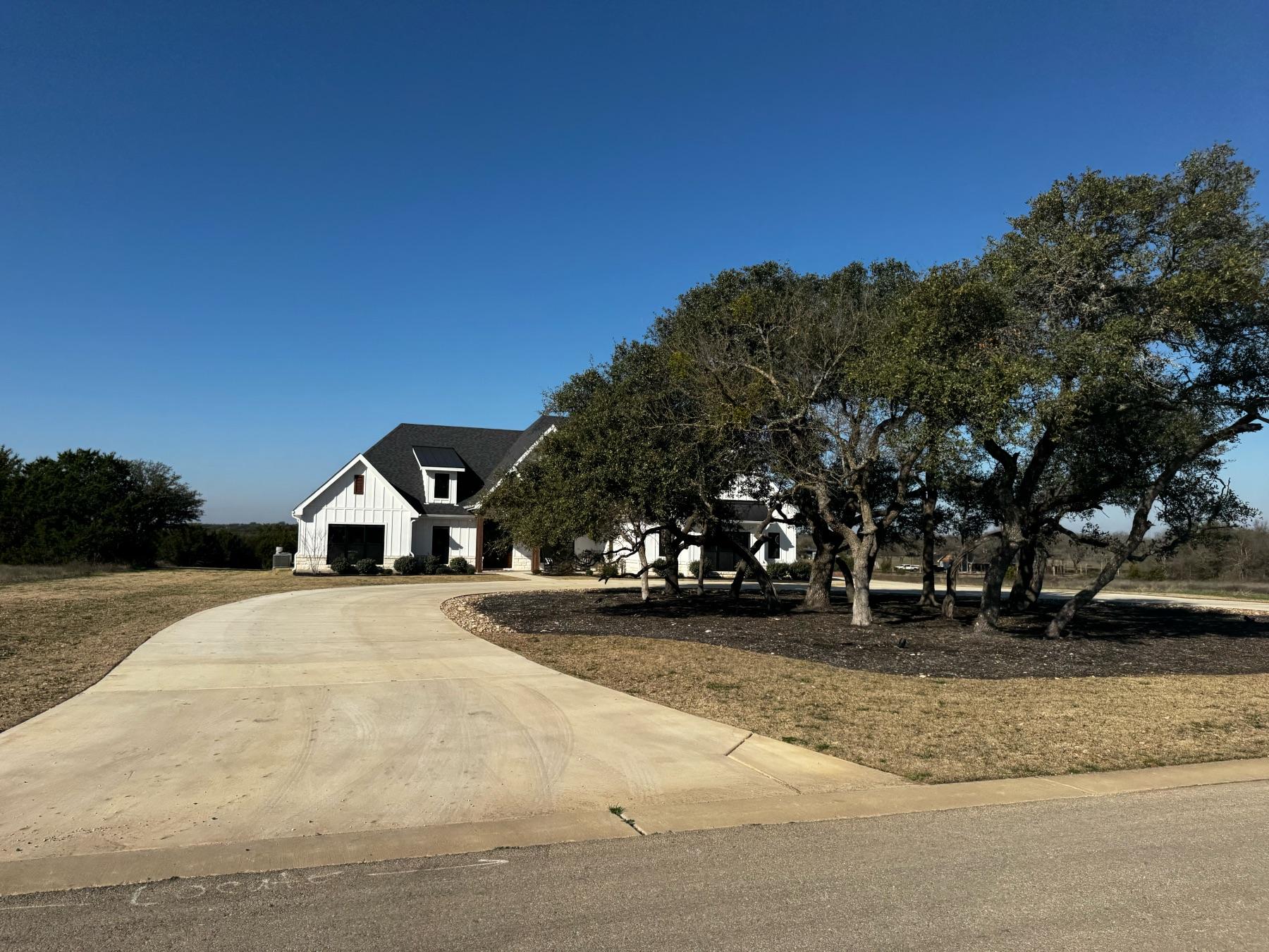 modern farmhouse in north vista ranch georgetown