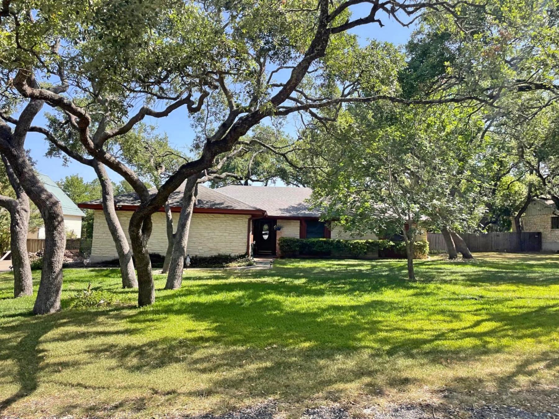 aqua monte one story home on large lot Austin 78733