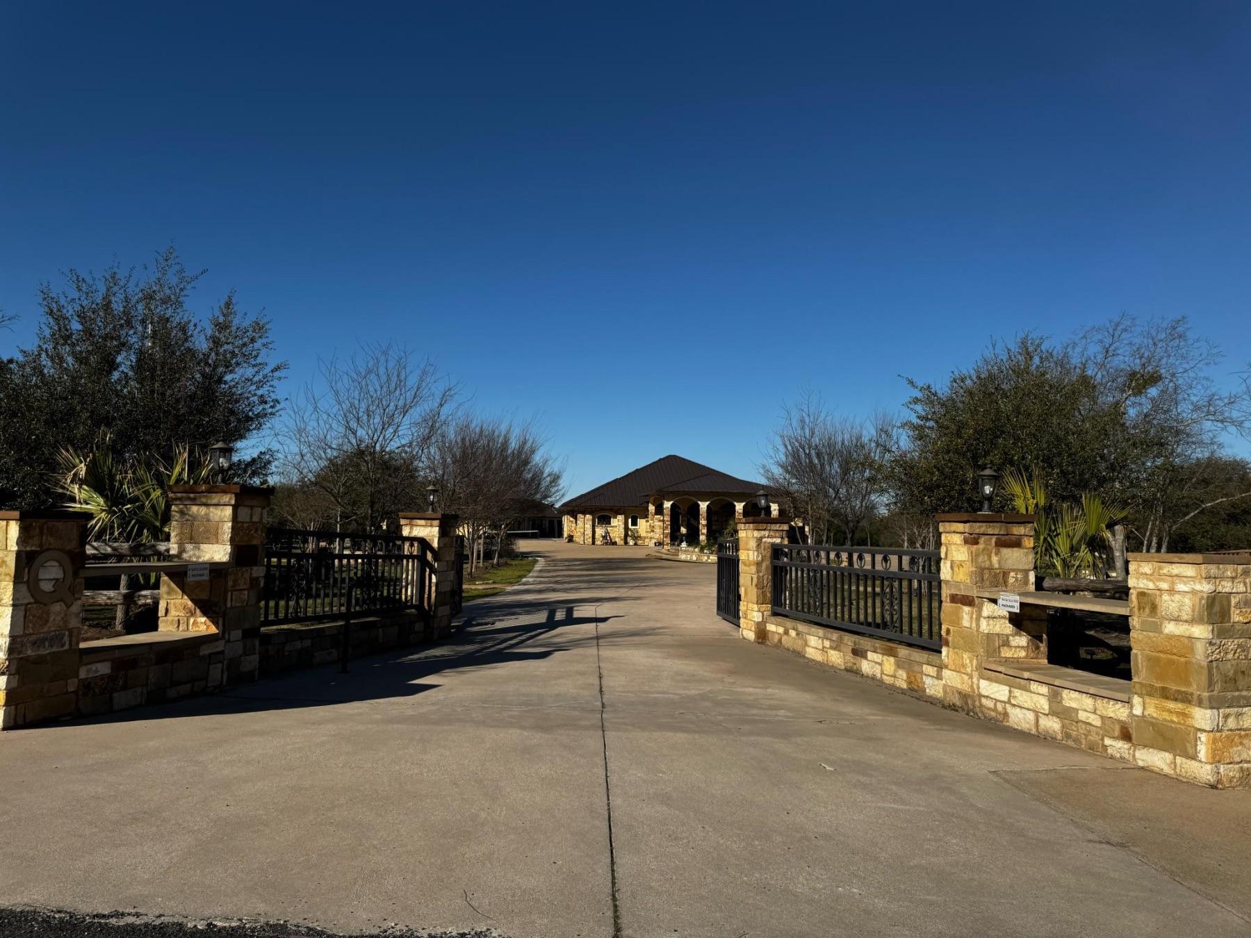 luxury home in sweet farms cedar park