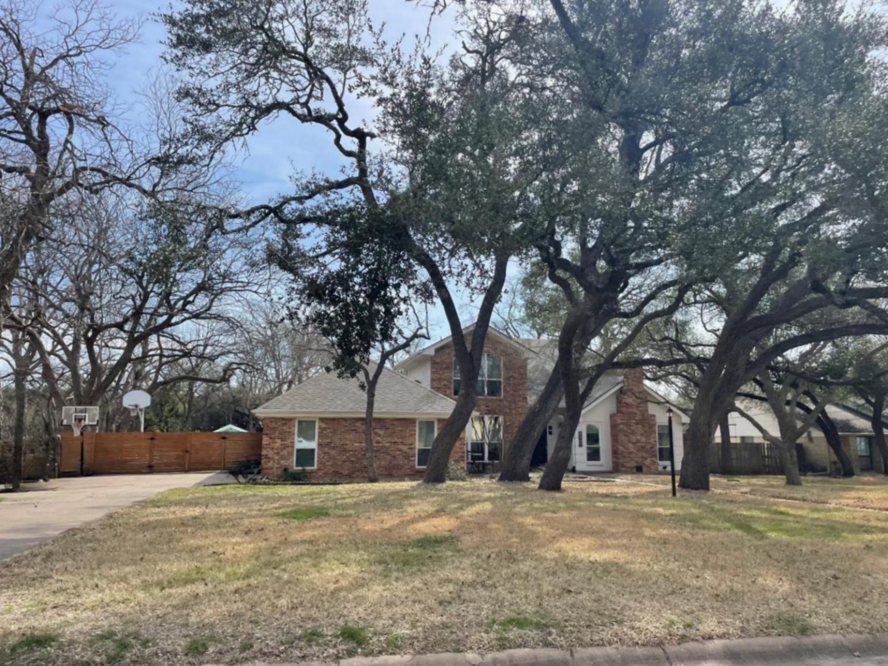 granada estates home with long driveway Austin tx 78737