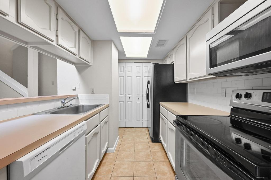 1800 Cinnamon Path B Austin TX 78704 Galley Kitchen