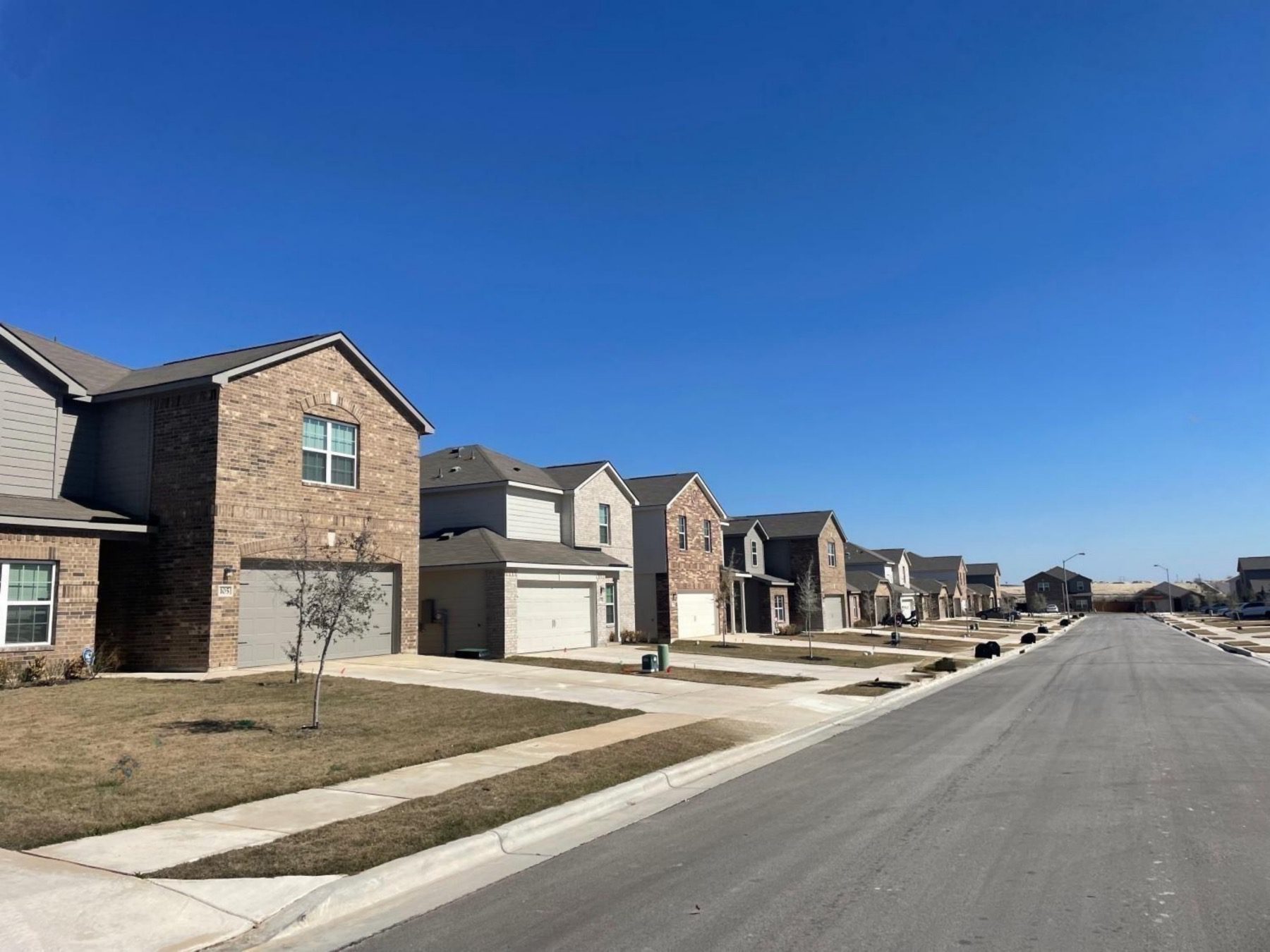 stonebridge crossing jarrell homes on neighborhood street