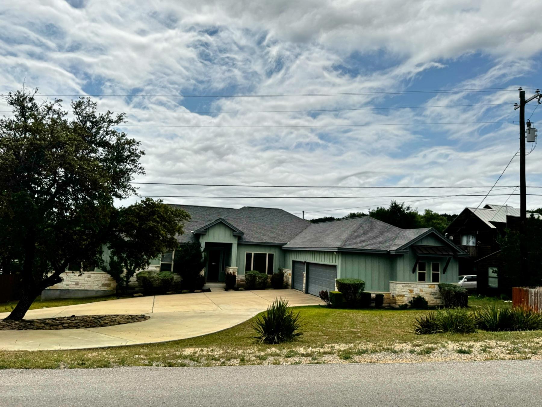 hidden hills home 3 car garage spicewod tx