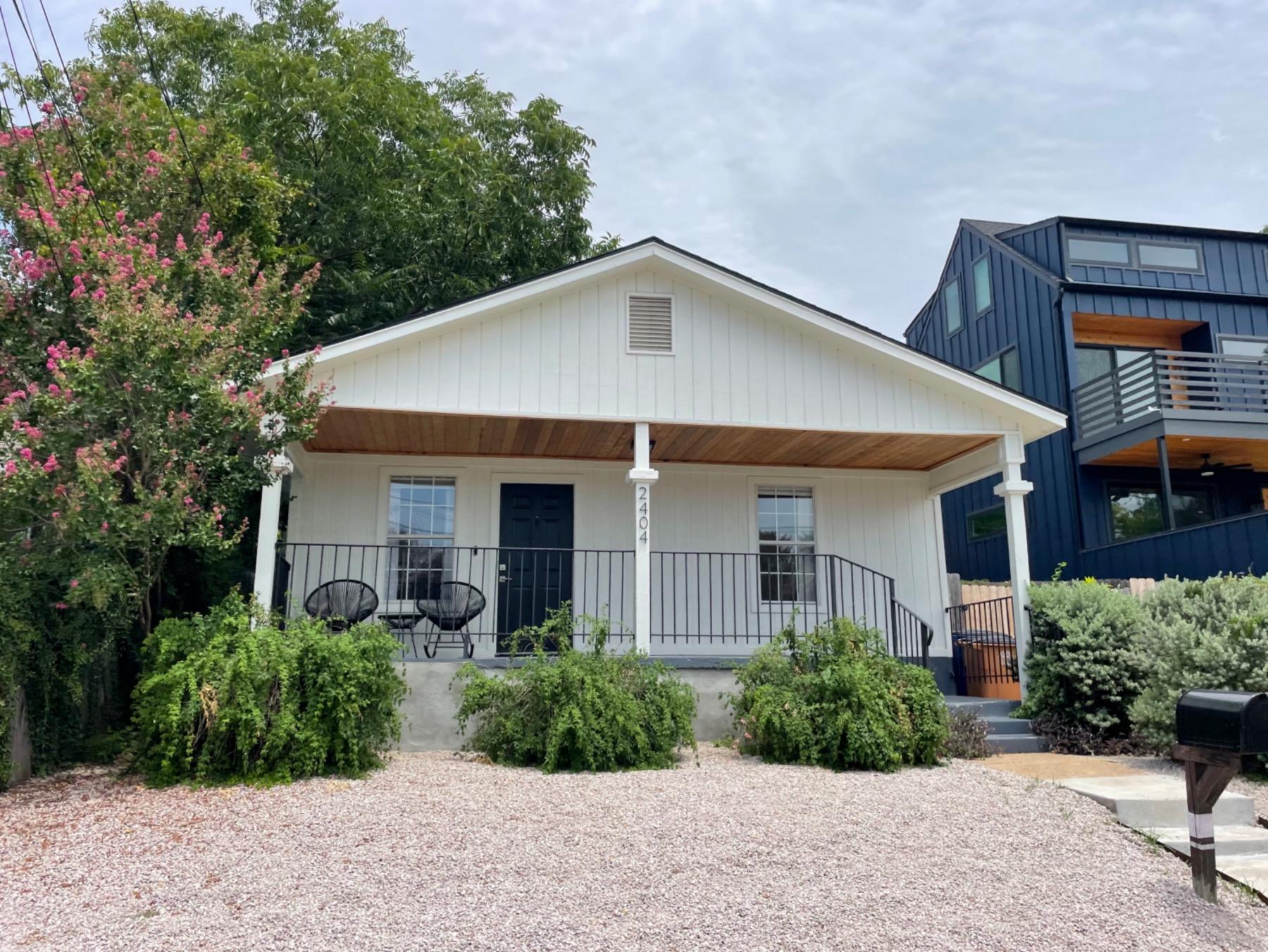 blackshear prospect hill home with porch in Austin tx 78702