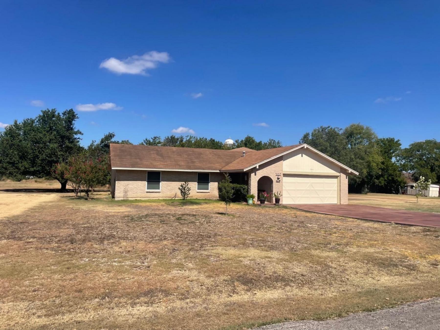 pinafore park buda home on large lot