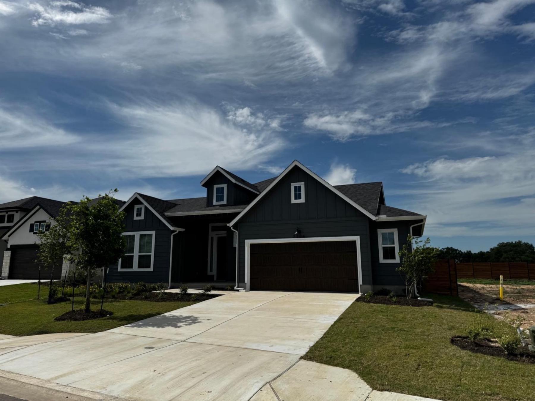 broken oak Georgetown blue home