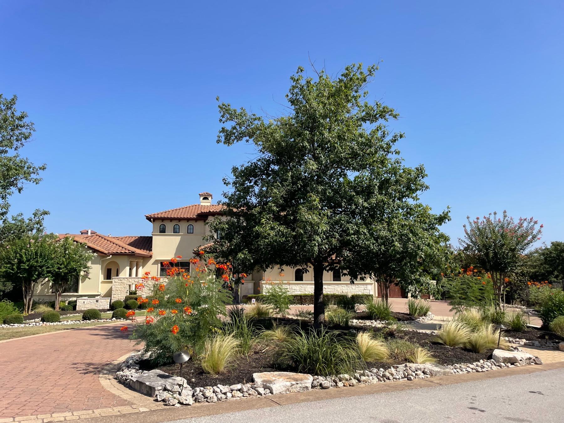 seven oaks luxury home circle driveway Austin