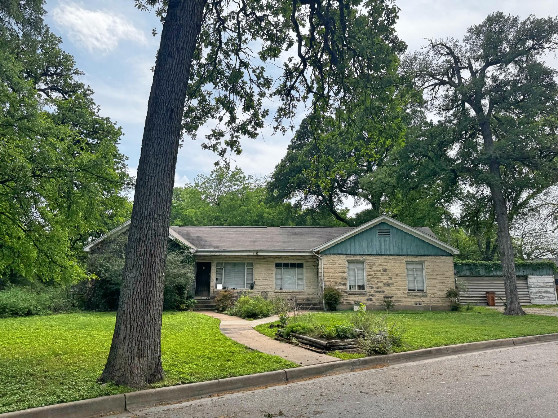 delwood home Austin tx mature tree