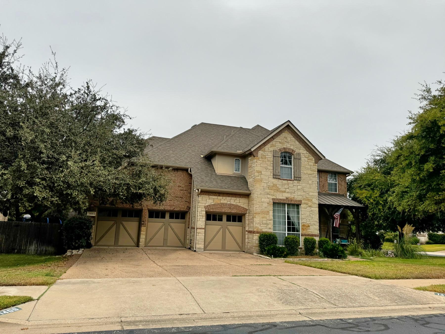 Lake Forest luxury home 3 car garage Round Rock TX