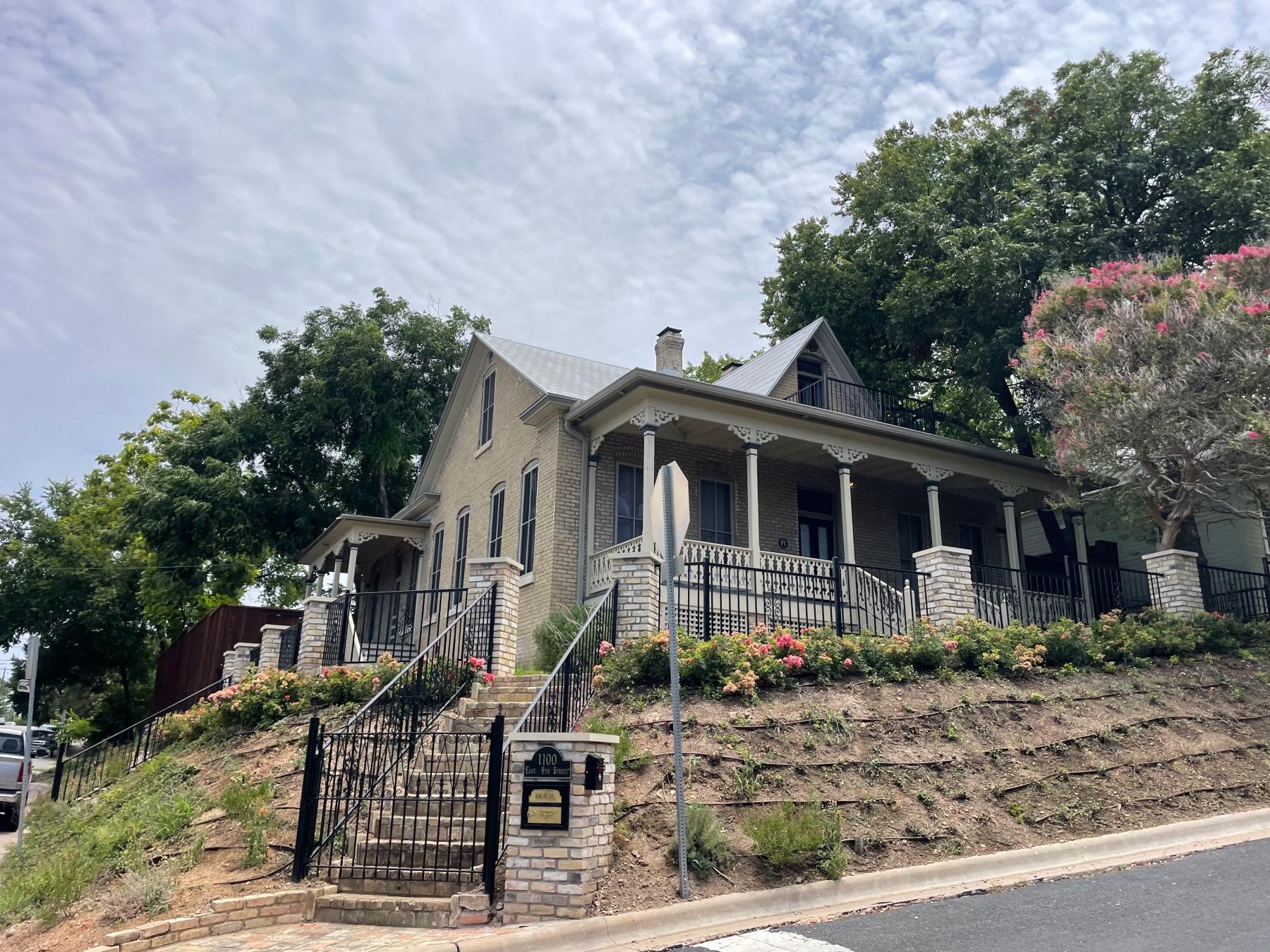 guadalupe home on corner lot Austin texas 780702