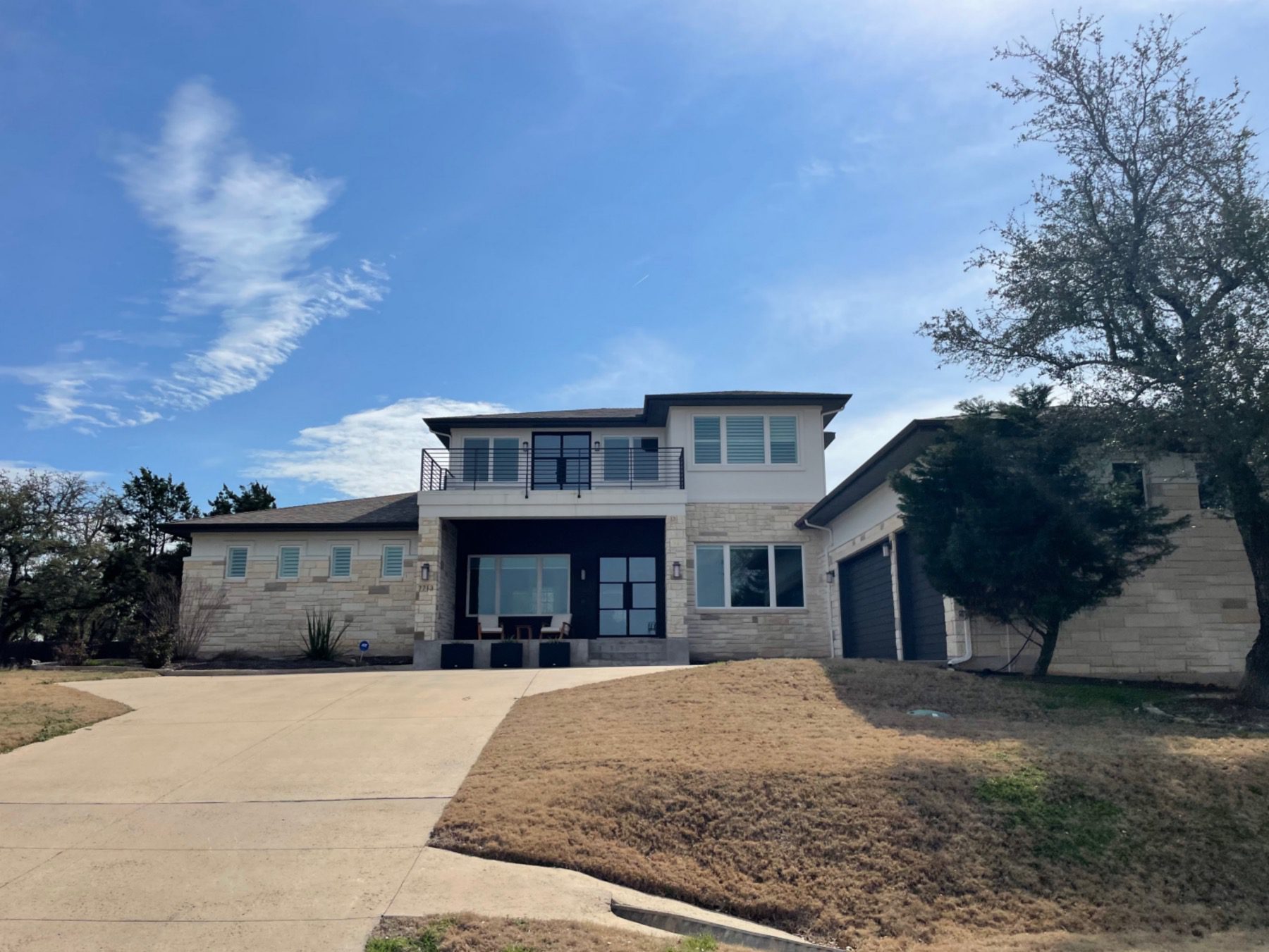 overlook estates home with side entry garage Austin tx 78736
