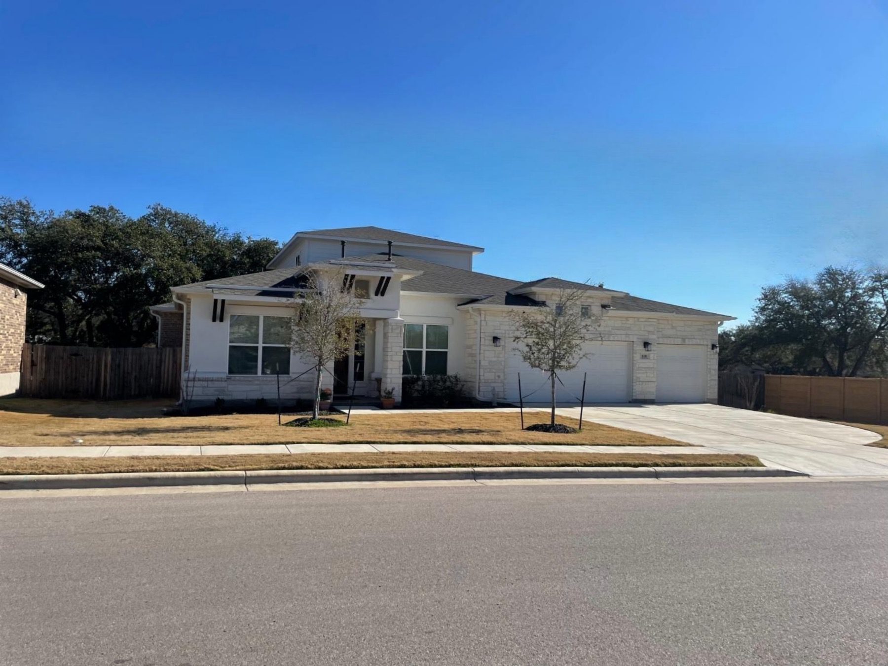 Thousand Oaks 1 story home at end of street in cedar park