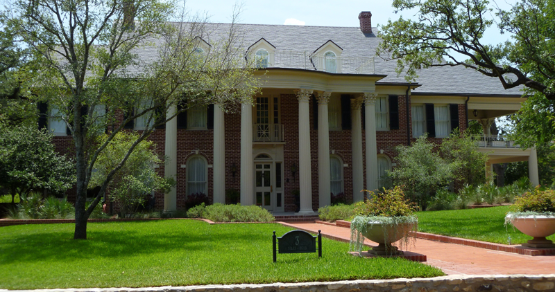 what are luxury home buyers looking for