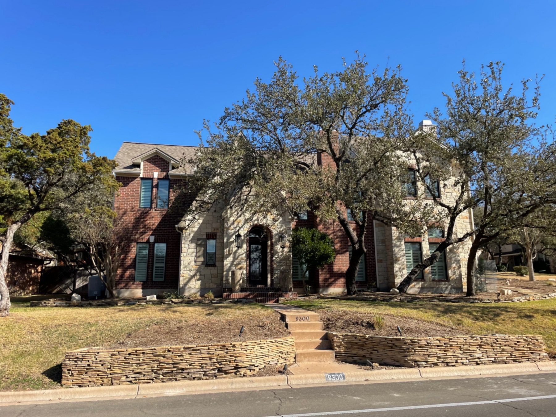 spicewood estates home in Austin tx 78750 on corner lot