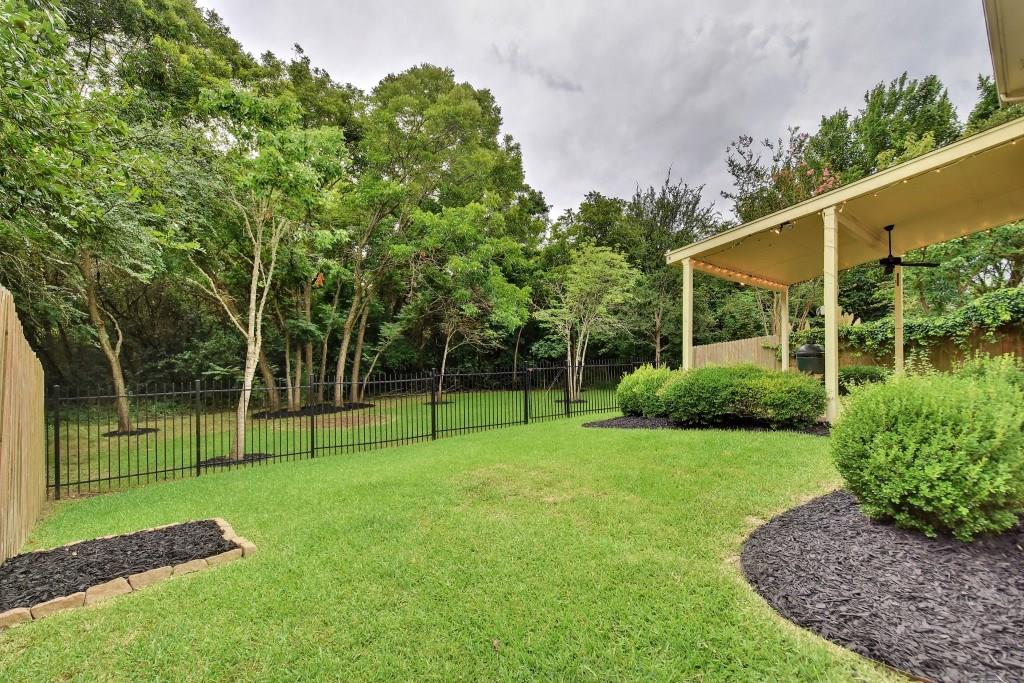 greenbelt home Legend Oaks