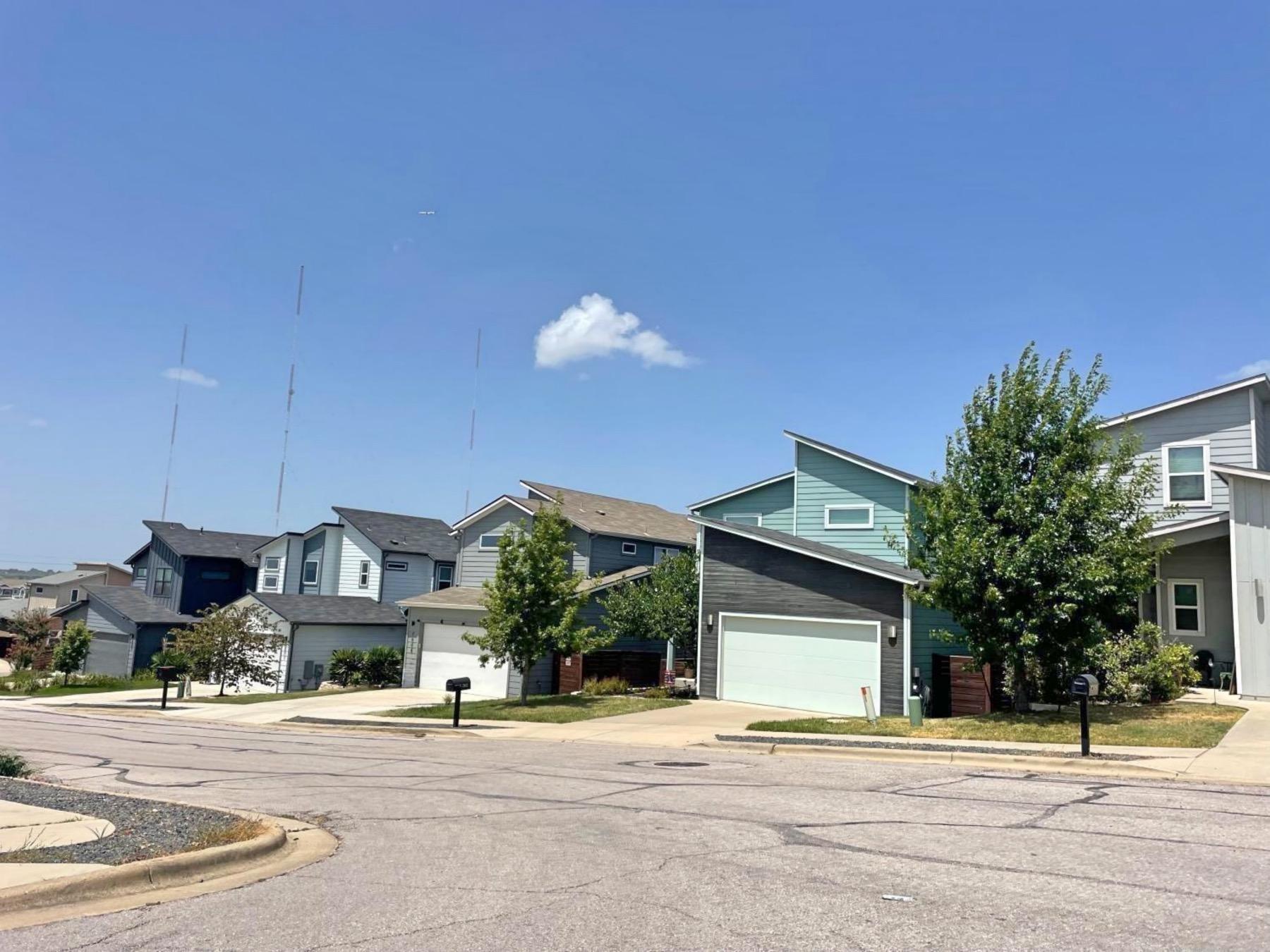 homes in scenic point Austin 78724