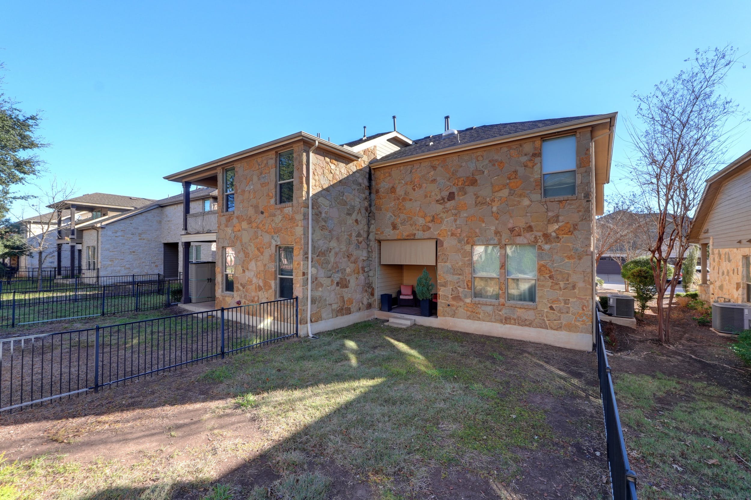 7517 colina vista A Austin covered patio with sun shade