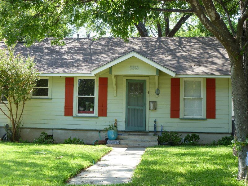 House in Brentwood Neighborhood