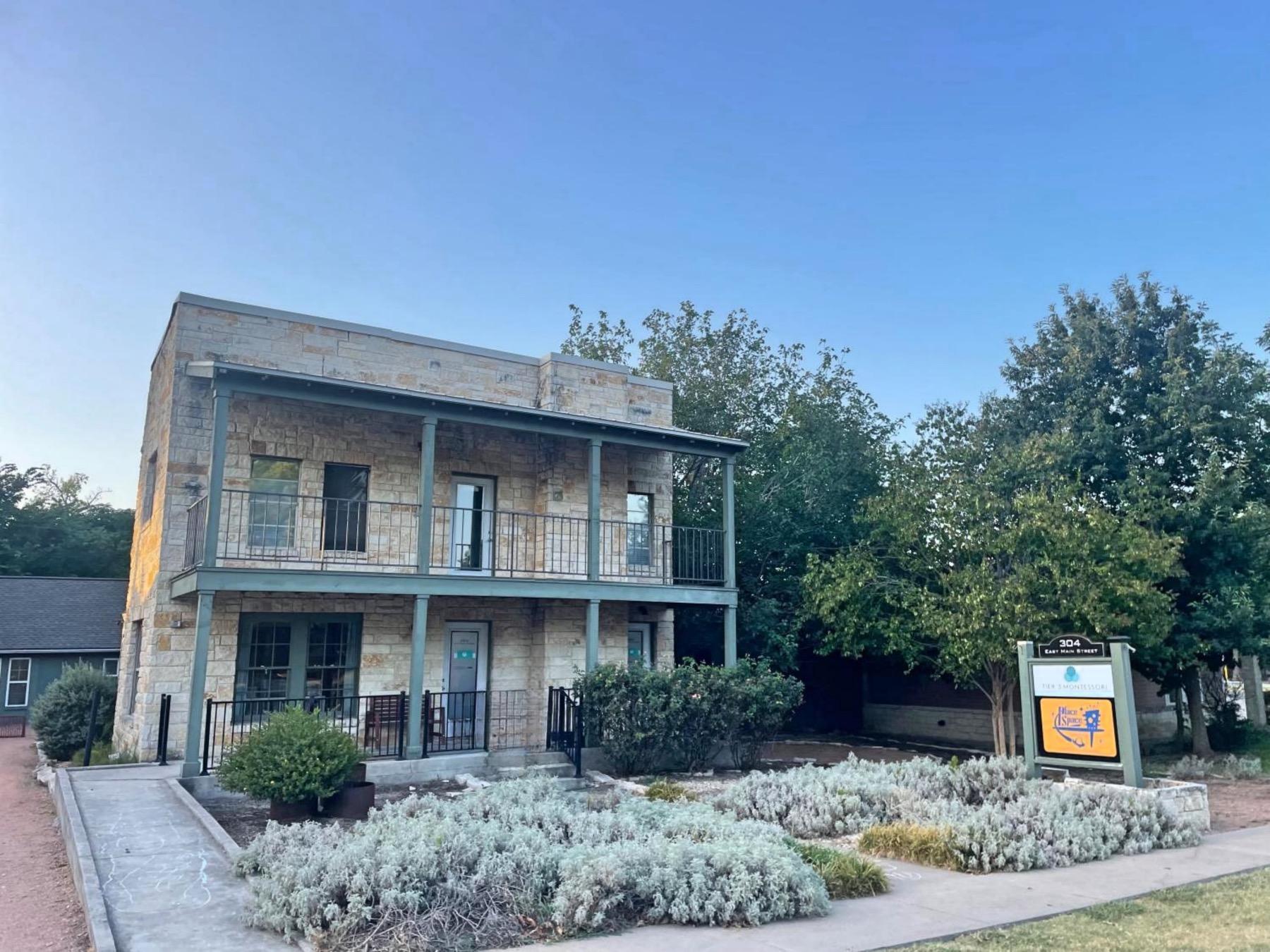 downtown round rock business building