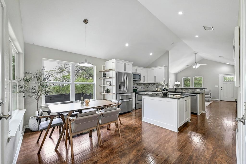 eat-in kitchen in Lago Vista TX home marketed by Eleven Oaks Realty