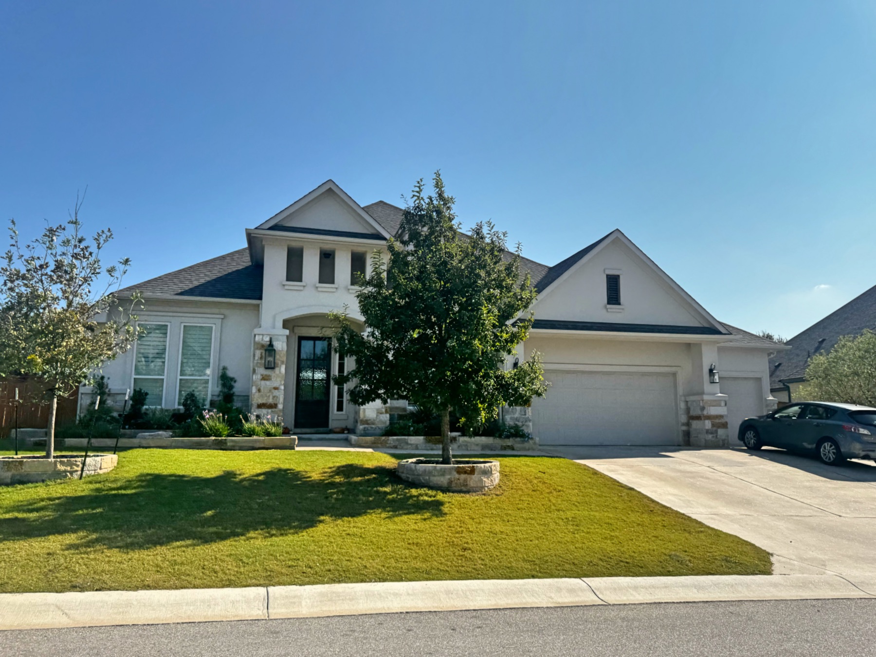Highpointe Dripping Springs TX home 3 car garage