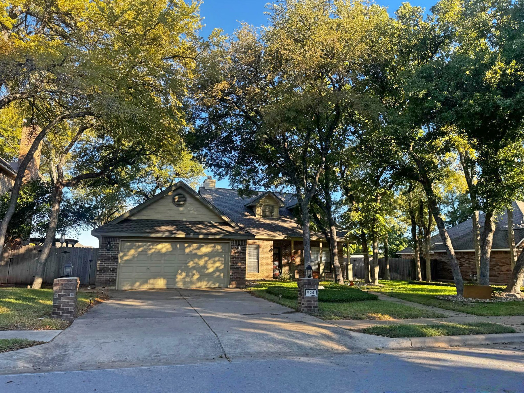 Oaklands home with mature trees Round Rock