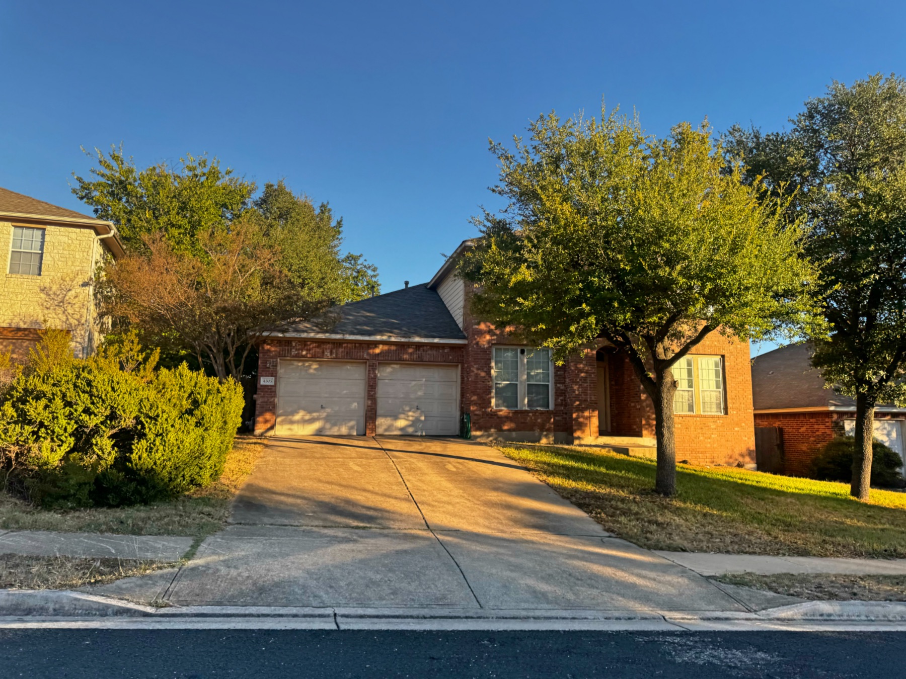 Sendero Springs Round Rock home on sloped lot