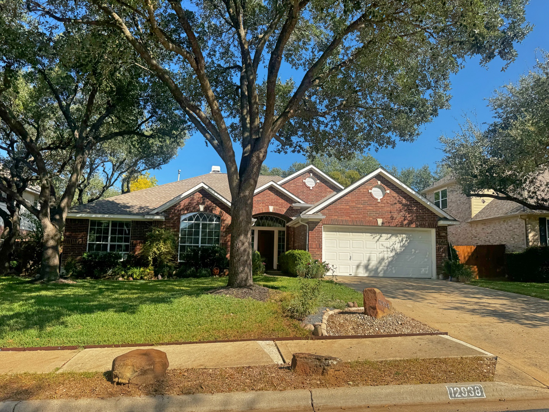 Red brick home in Steiner Ranch Austin TX