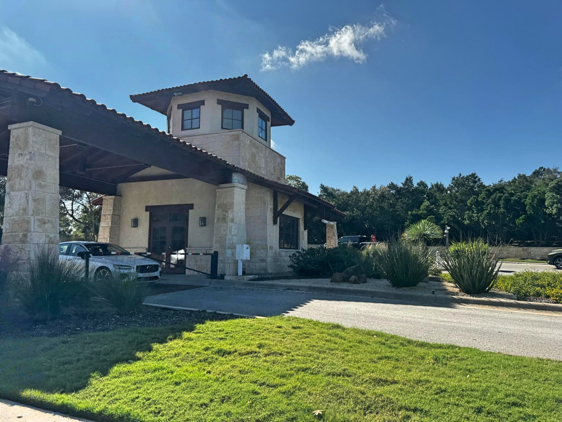 Steiner Ranch UT Golf Club guard gated section 78732