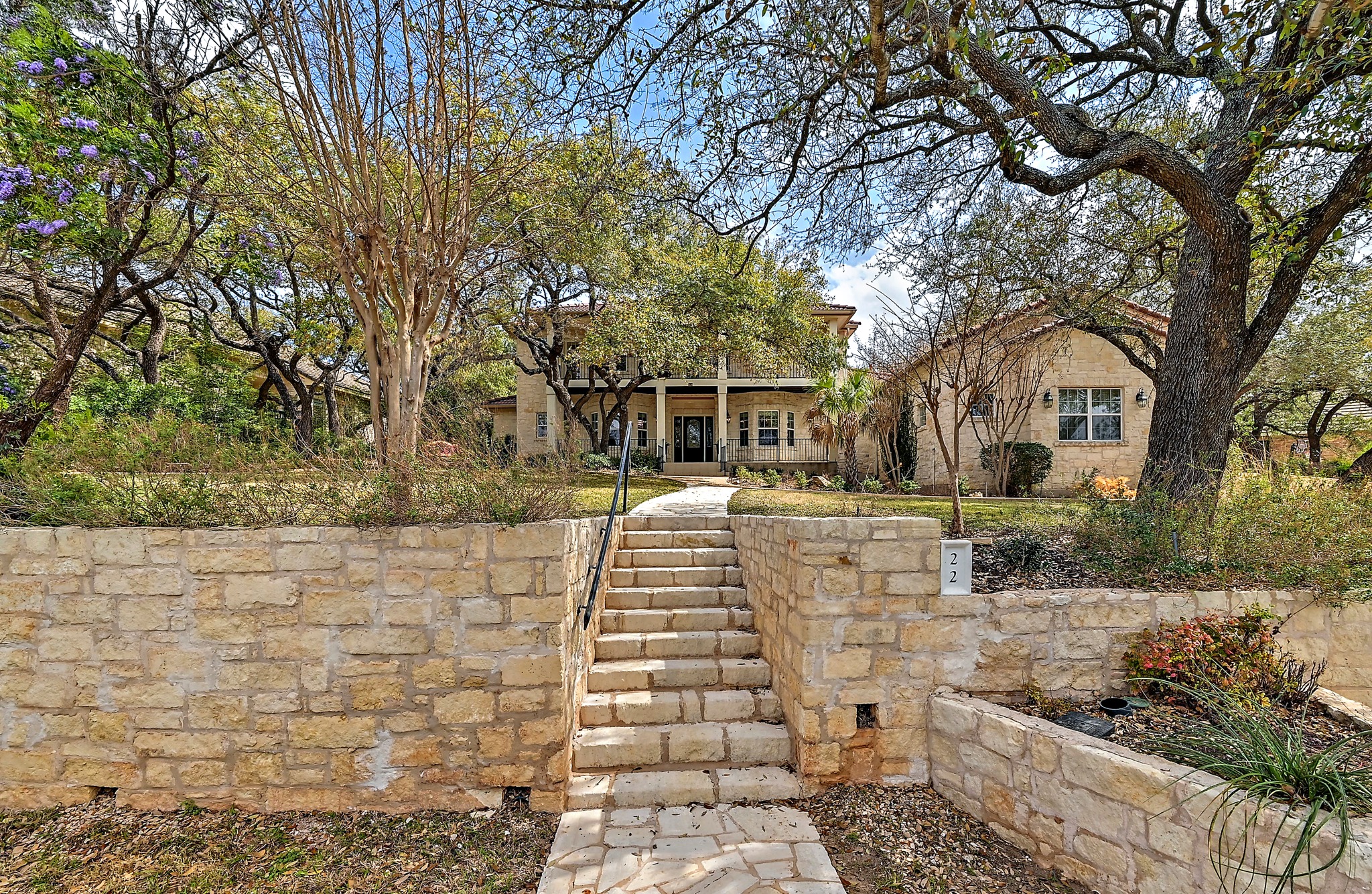 best Austin neighborhoods to live Lakeway