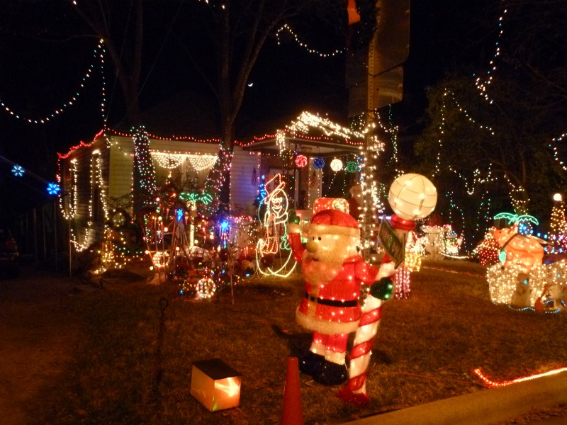 Best Austin Neighborhoods for Kids to See Christmas Lights