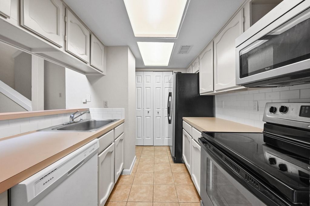1800 Cinnamon Path B Austin TX 78704 Galley Kitchen