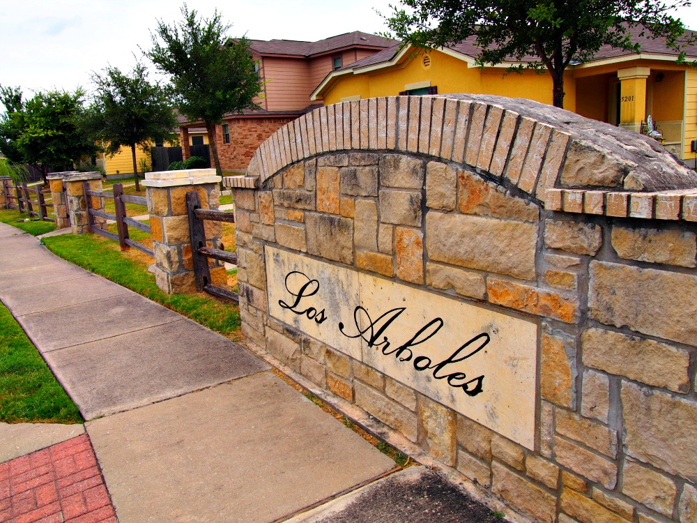 south austin neighborhoods below $200,000 los arboles