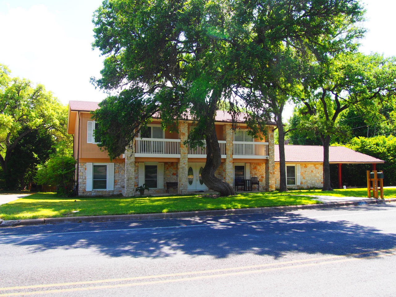 Austin country club neighborhoods balcones village