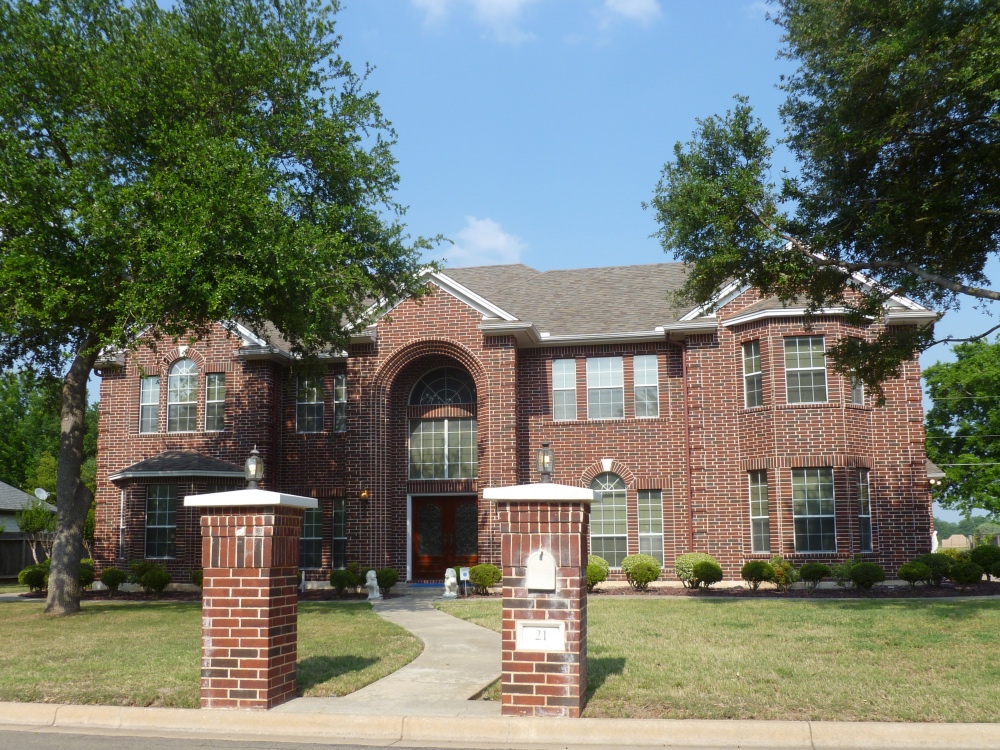 most expensive neighborhoods in round rock oak bluff