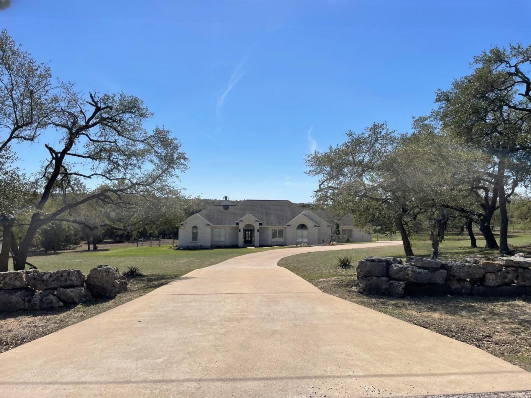 heritage oaks home circle driveway Austin 78737