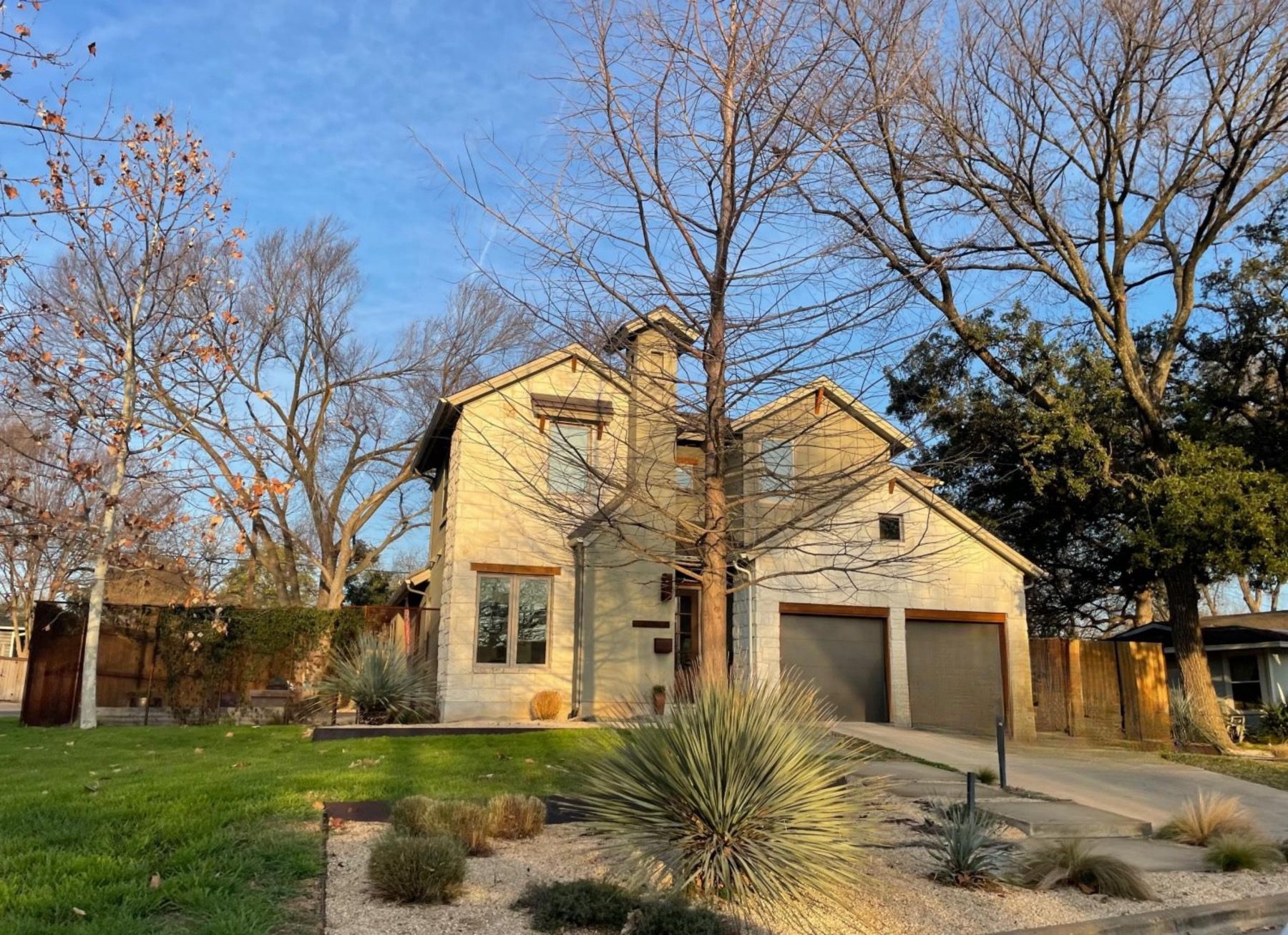 highland village 2 story home in Austin tx 78731