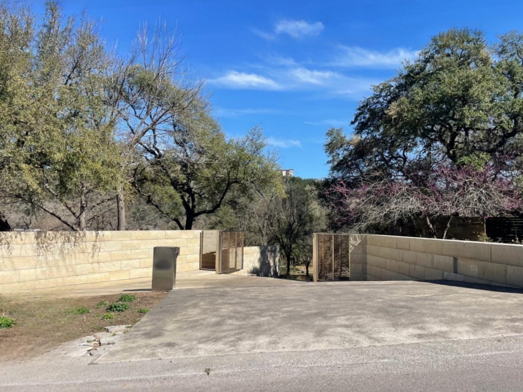 lakeshore addition gated home in Austin 78746