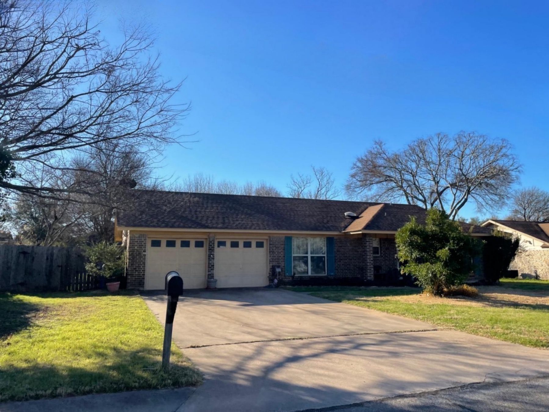 one story brick home in riviera springs cedar park