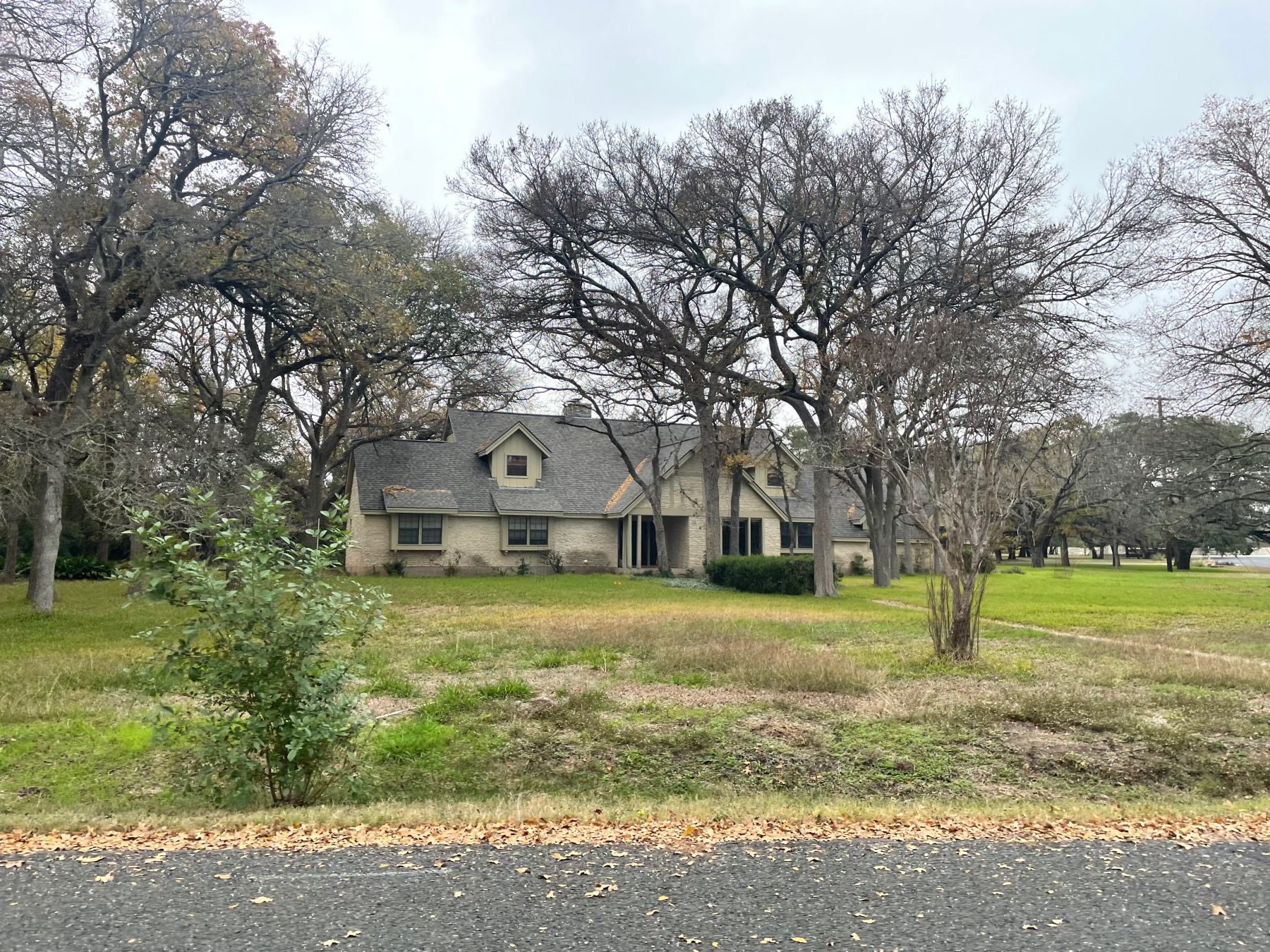 tonkawa springs round rock home on large lot