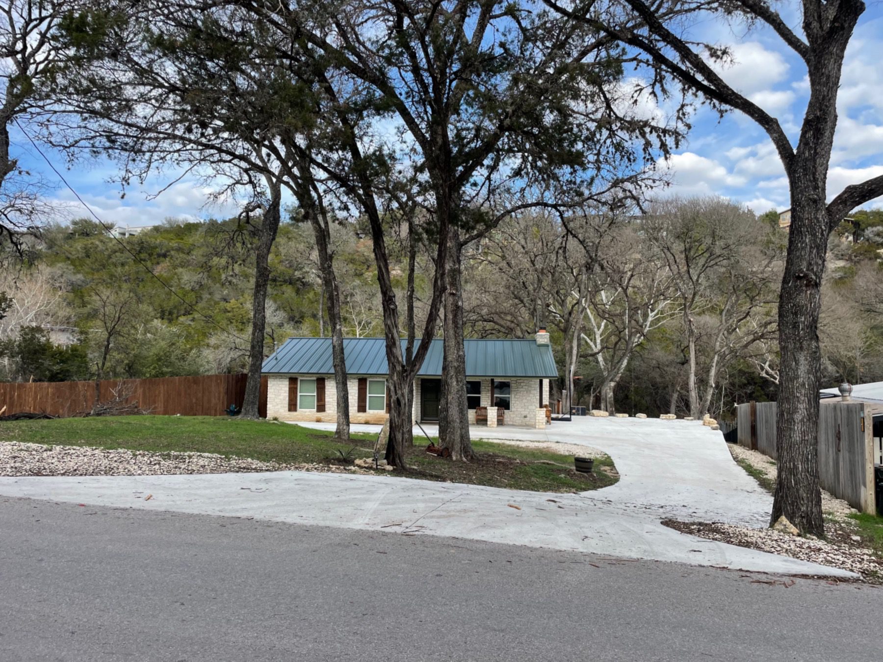 apache shores home on large lot in Austin texas 78734
