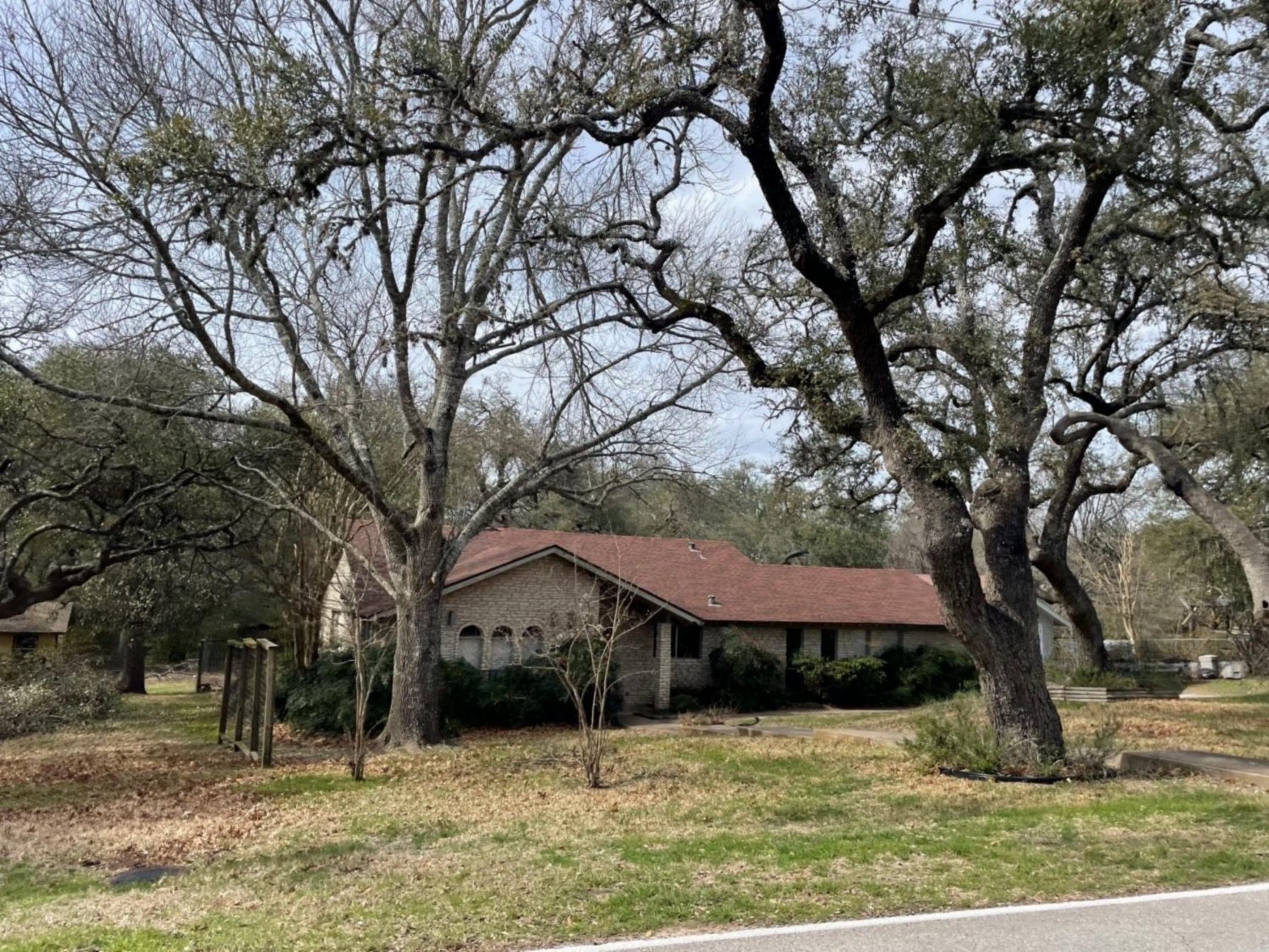 granada hills Austin 78737 home on large lot