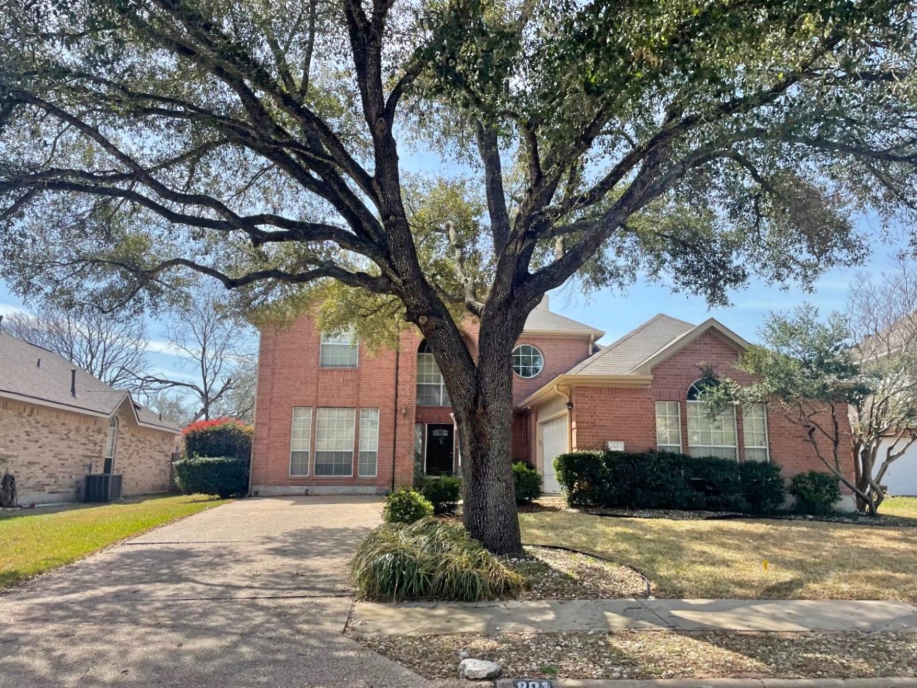 settlers ridge home with side entry garage pflugerville 78660