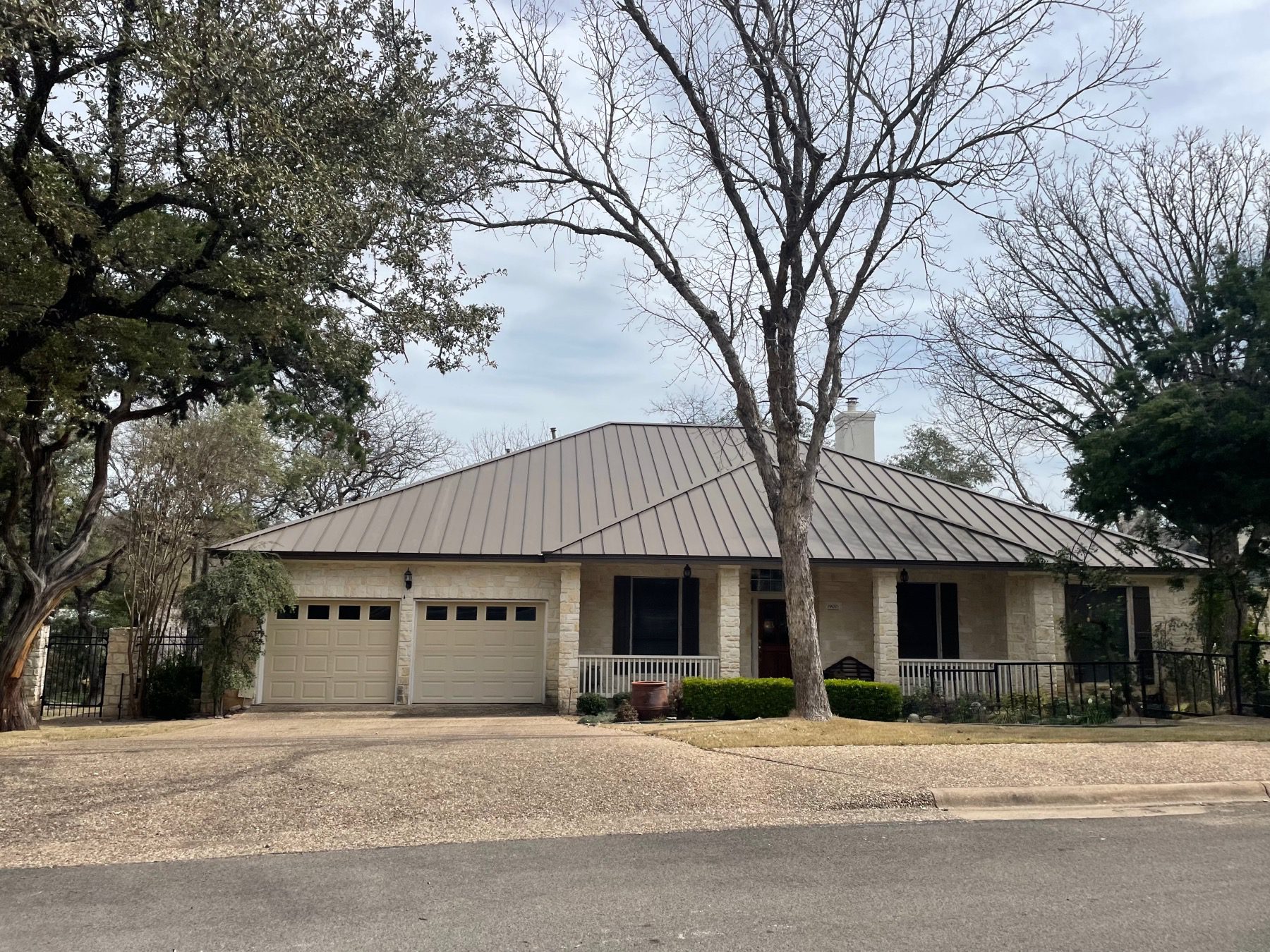 shinoak valley home with metal roof Austin tx 78731