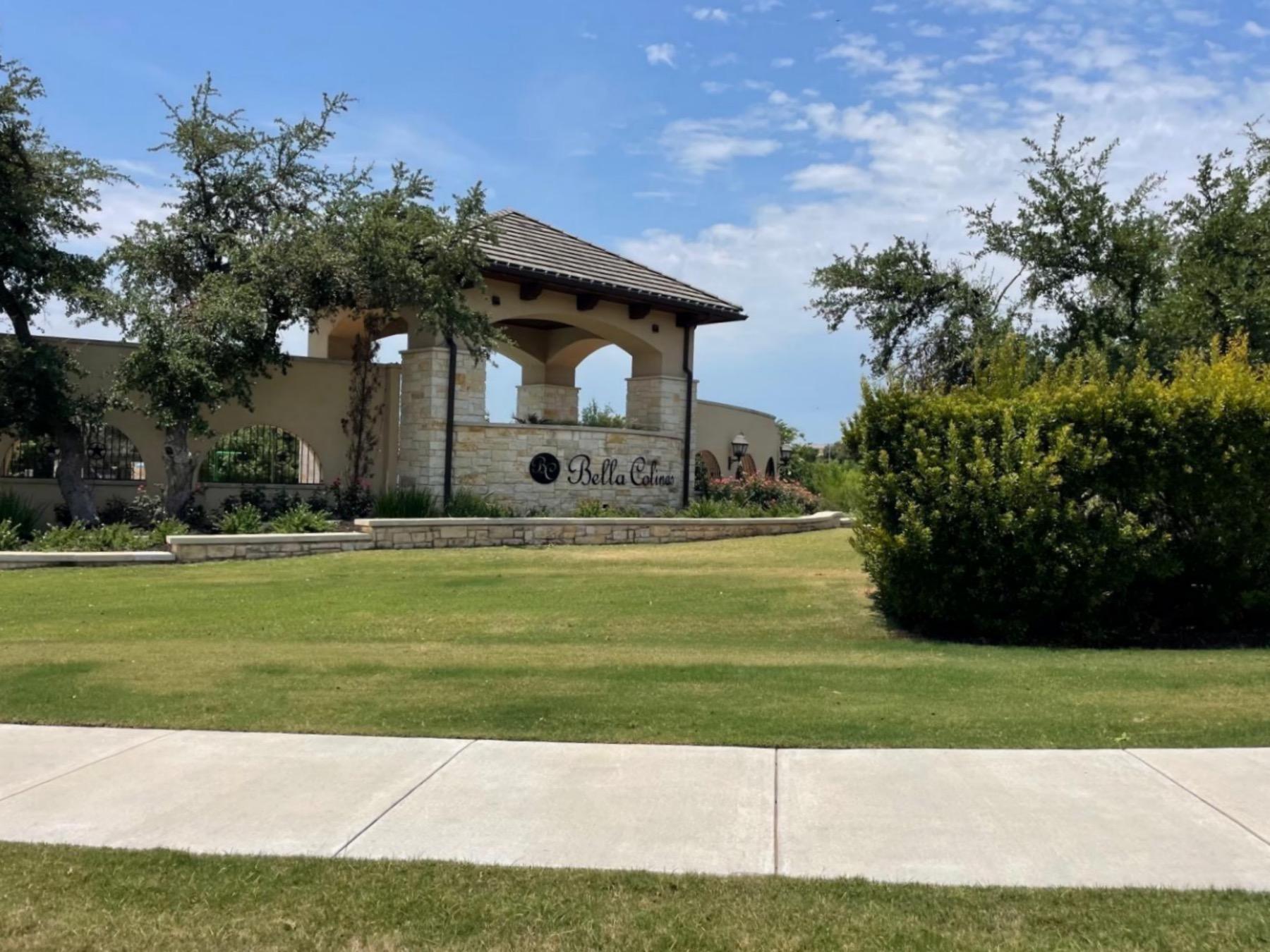 Lake Travis master planned communities Bella colinas