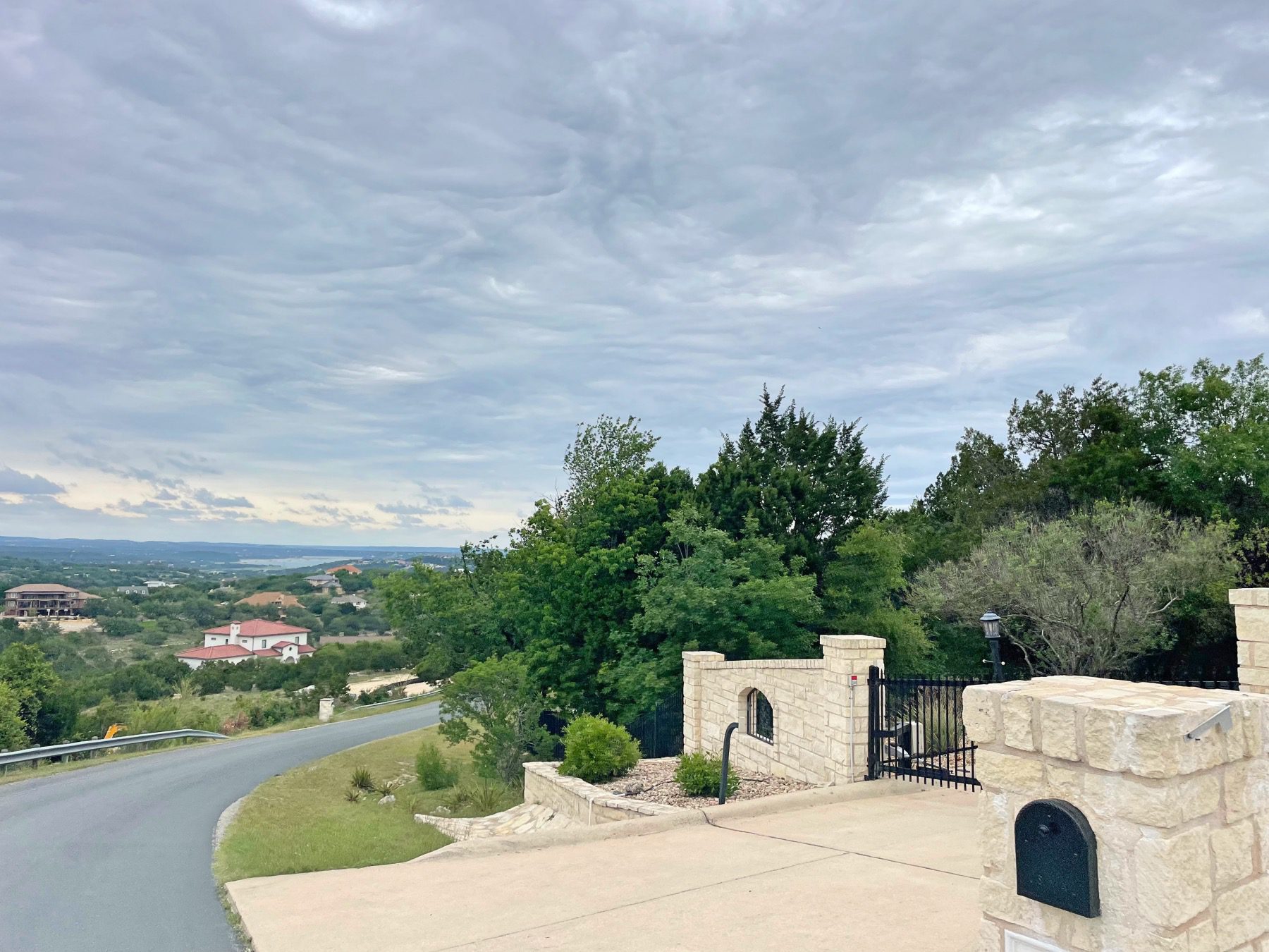 neighborhood street in travis settlement spicewood